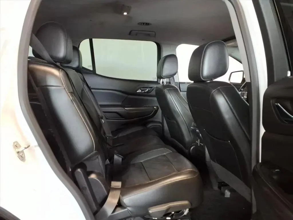 GMC Acadia photo 10