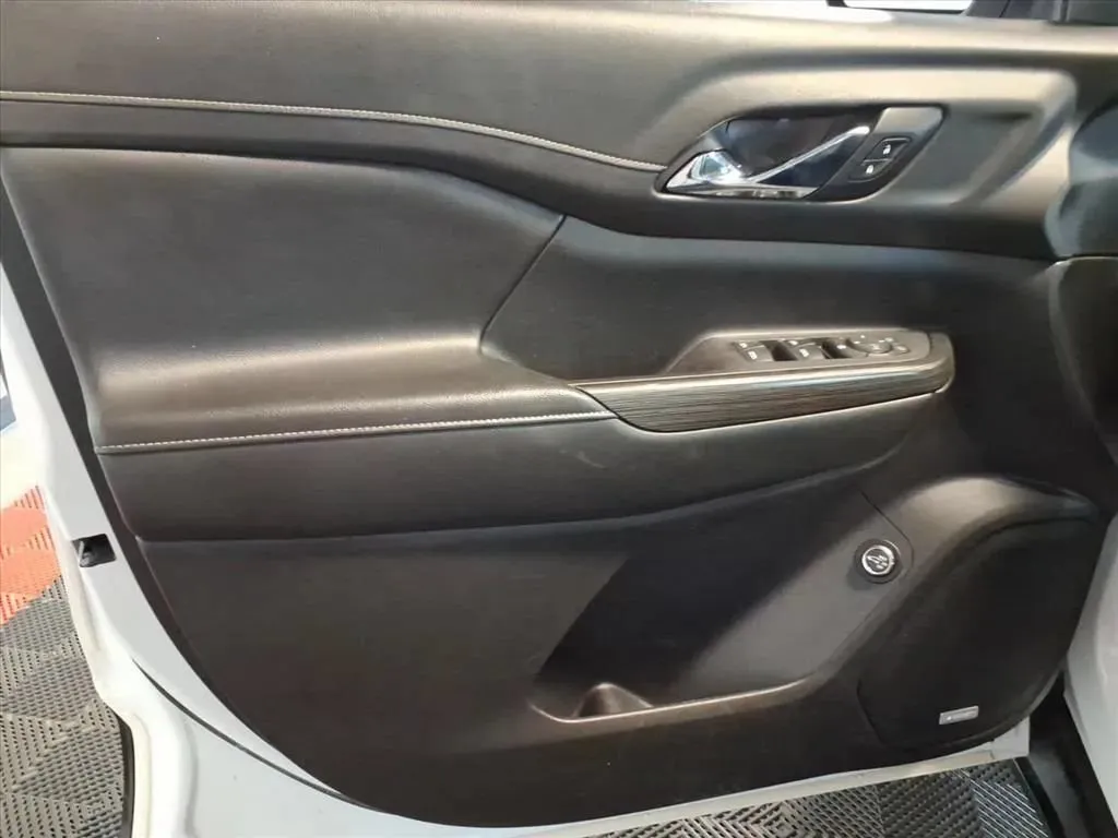 GMC Acadia photo 18