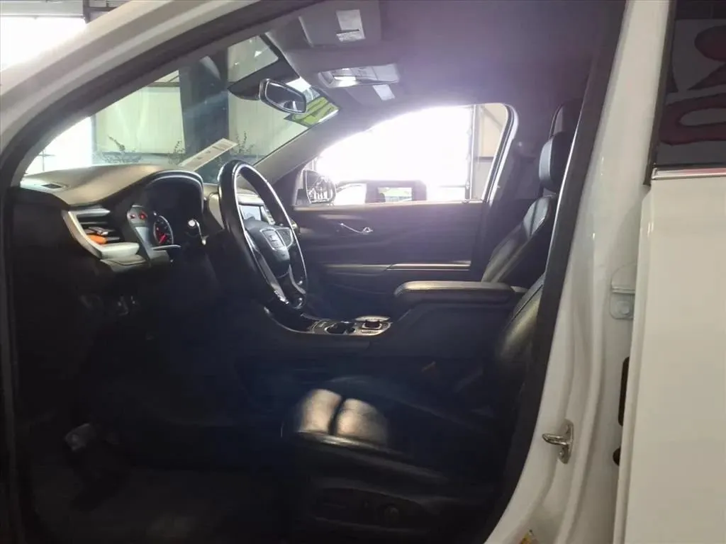 GMC Acadia photo 19