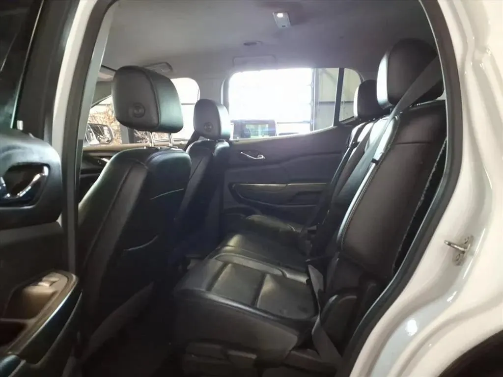 GMC Acadia photo 15