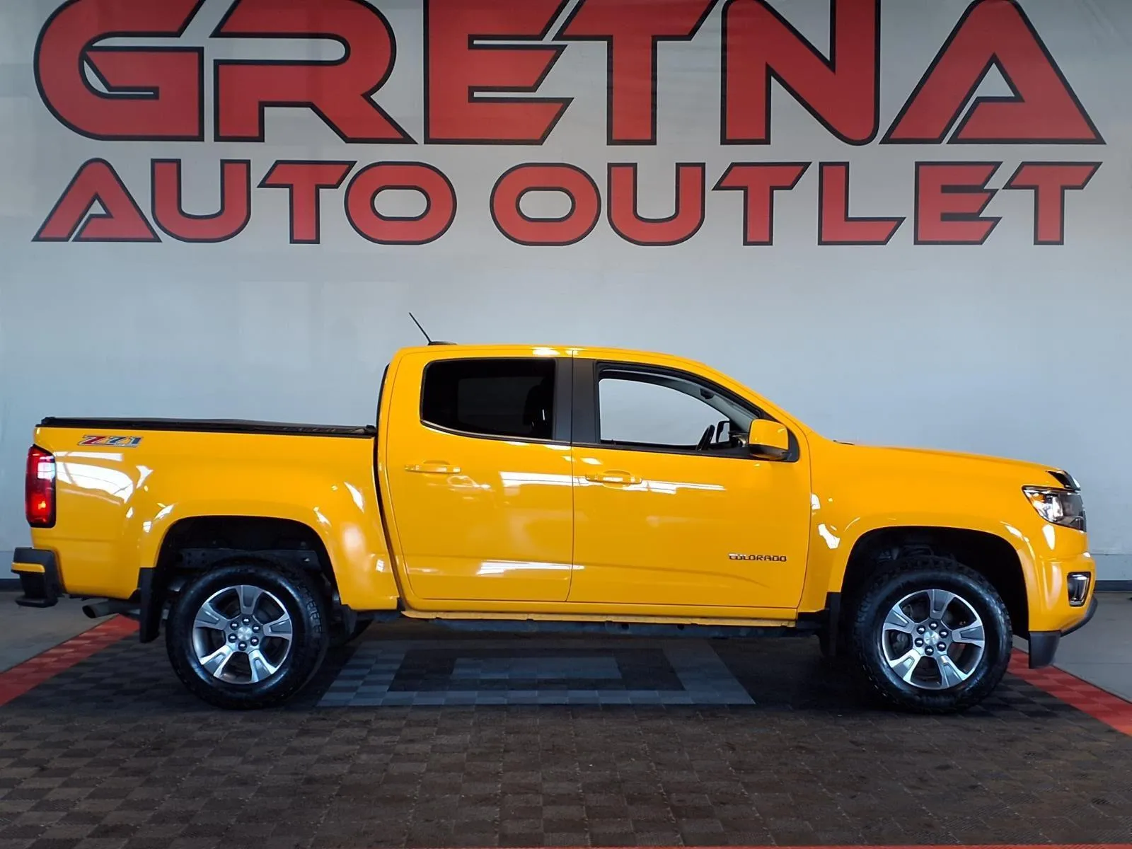 Yellow 2018 Chevrolet Colorado Z71 for sale in Gretna, NE