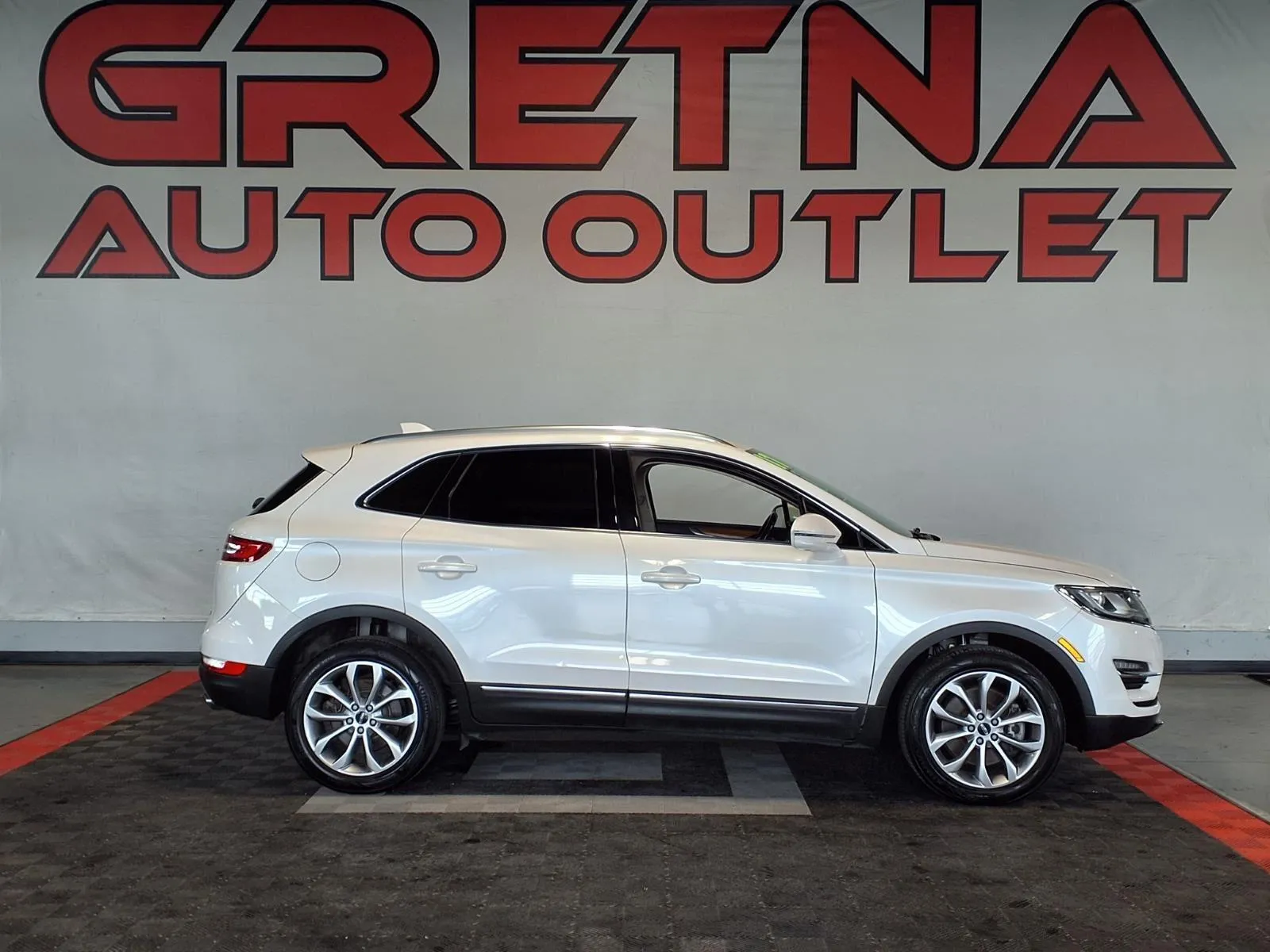 White 2017 Lincoln MKC Select for sale in Gretna, NE