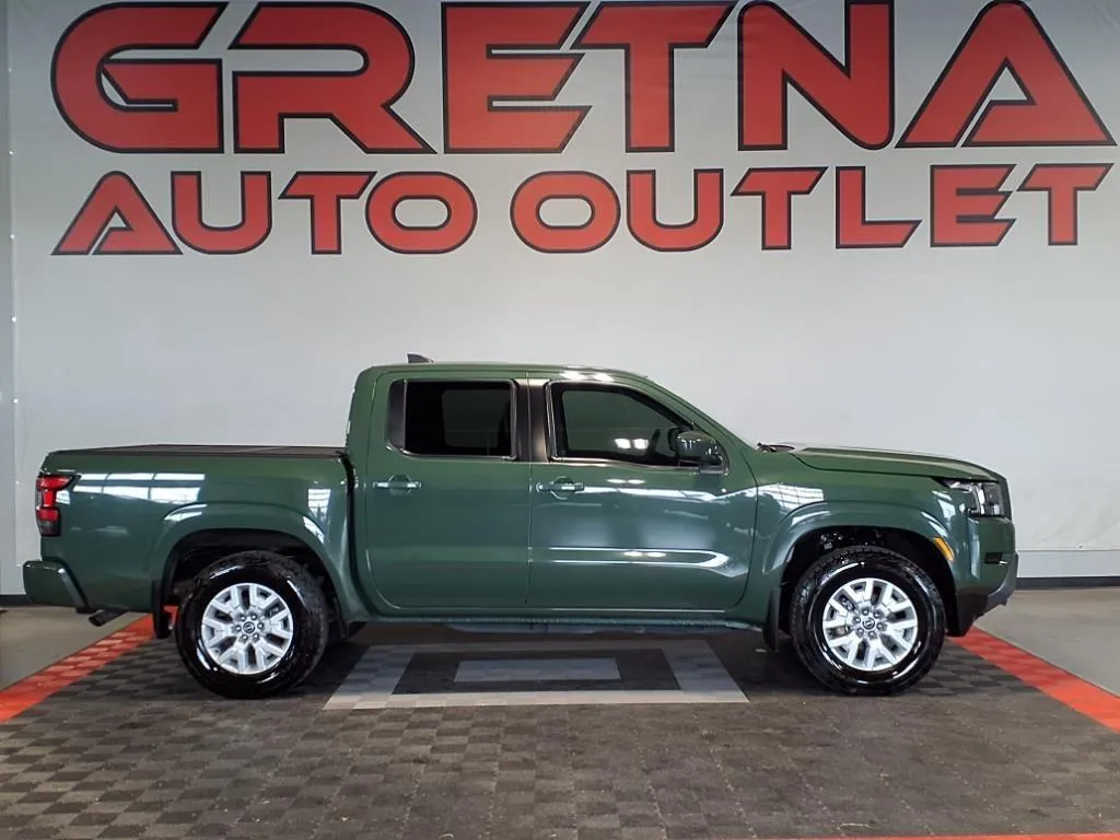 2022 Nissan Frontier SV Crew Cab 4X4 SWB's photo