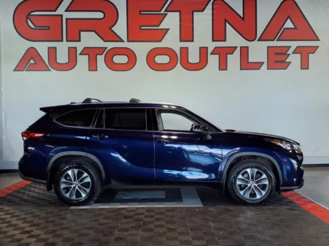 Blue 2020 Toyota Highlander XLE for sale in Gretna, NE