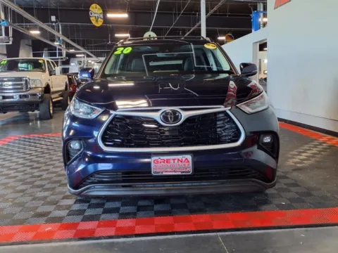 Photos of 2020 Toyota Highlander XLE for sale in Gretna, NE at Gretna Auto Outlet