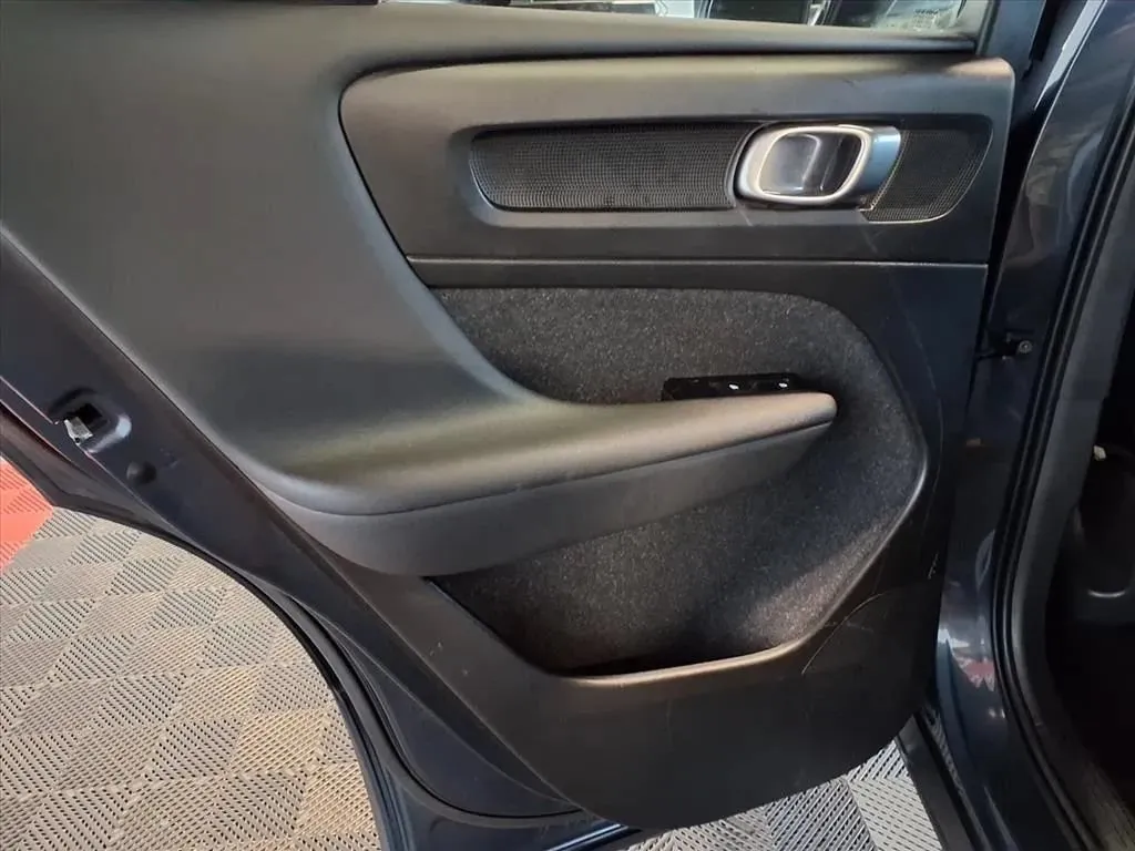 Volvo XC40 photo 15