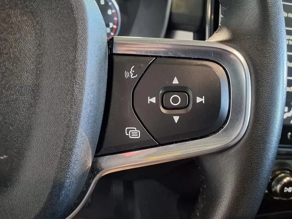 Volvo XC40 photo 24