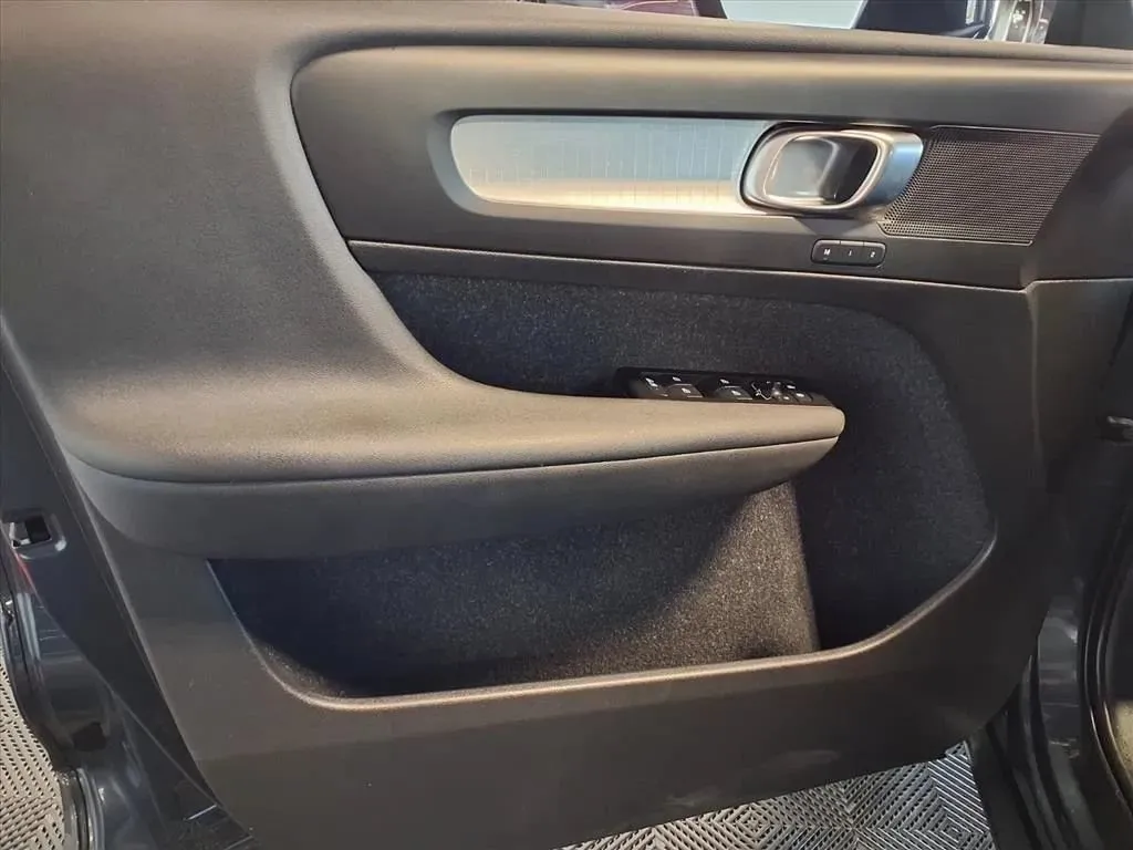 Volvo XC40 photo 17