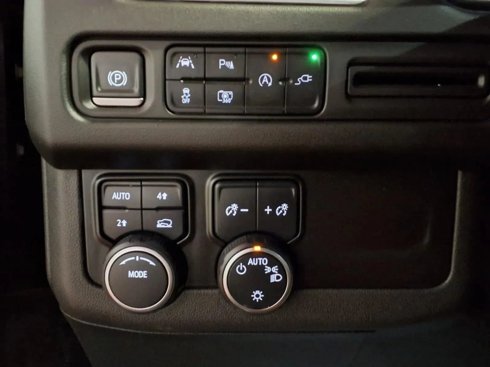 Chevrolet Suburban photo 23