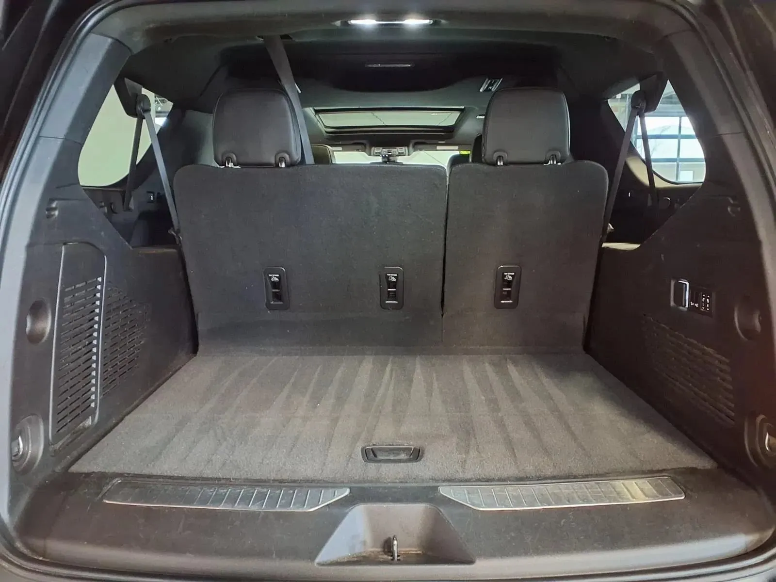 Chevrolet Suburban photo 6