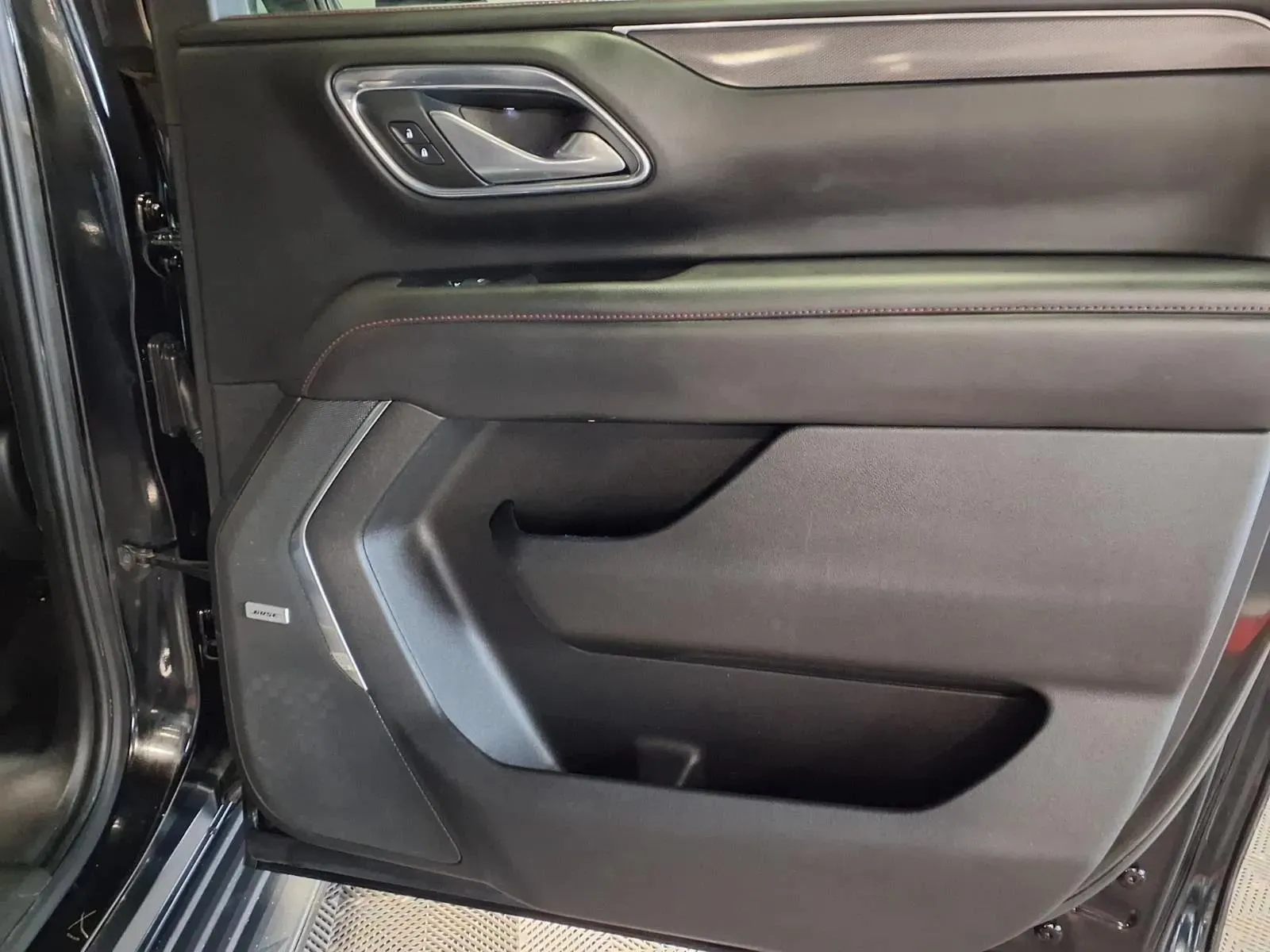 Chevrolet Suburban photo 13