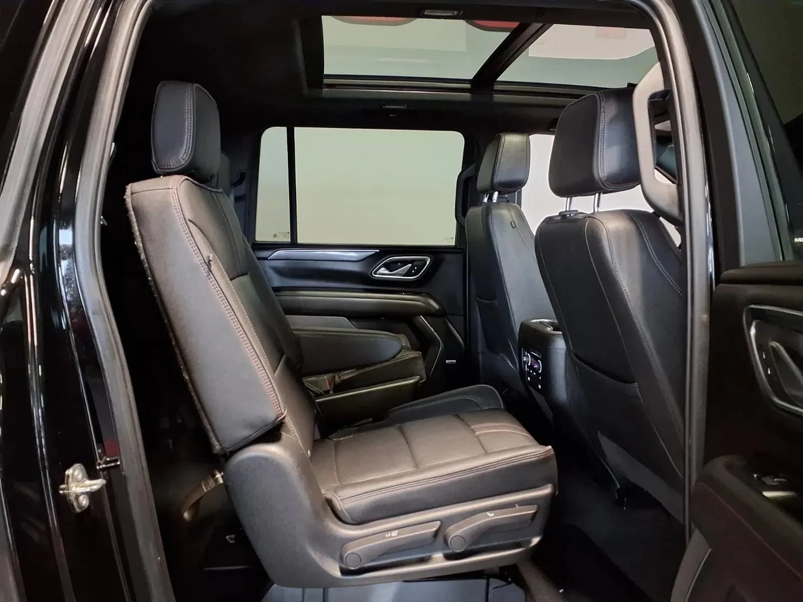 Chevrolet Suburban photo 12