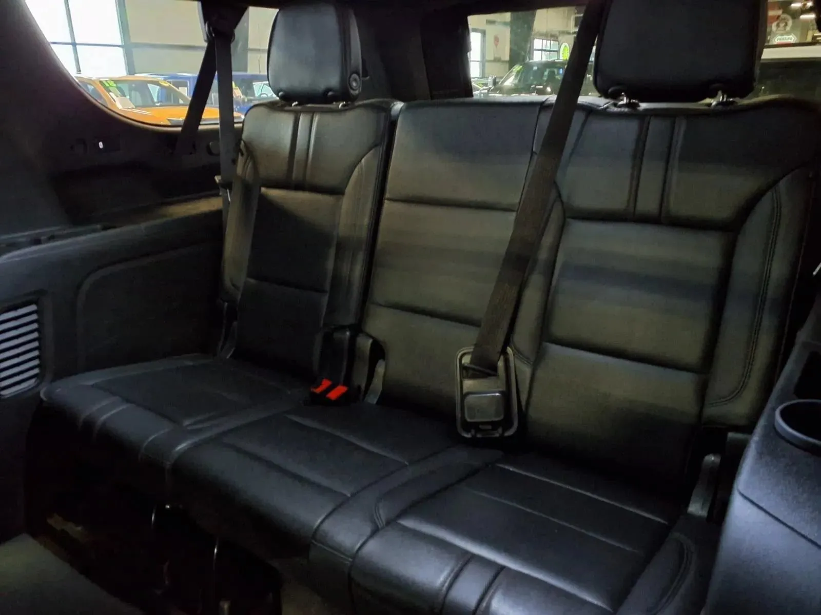 Chevrolet Suburban photo 16