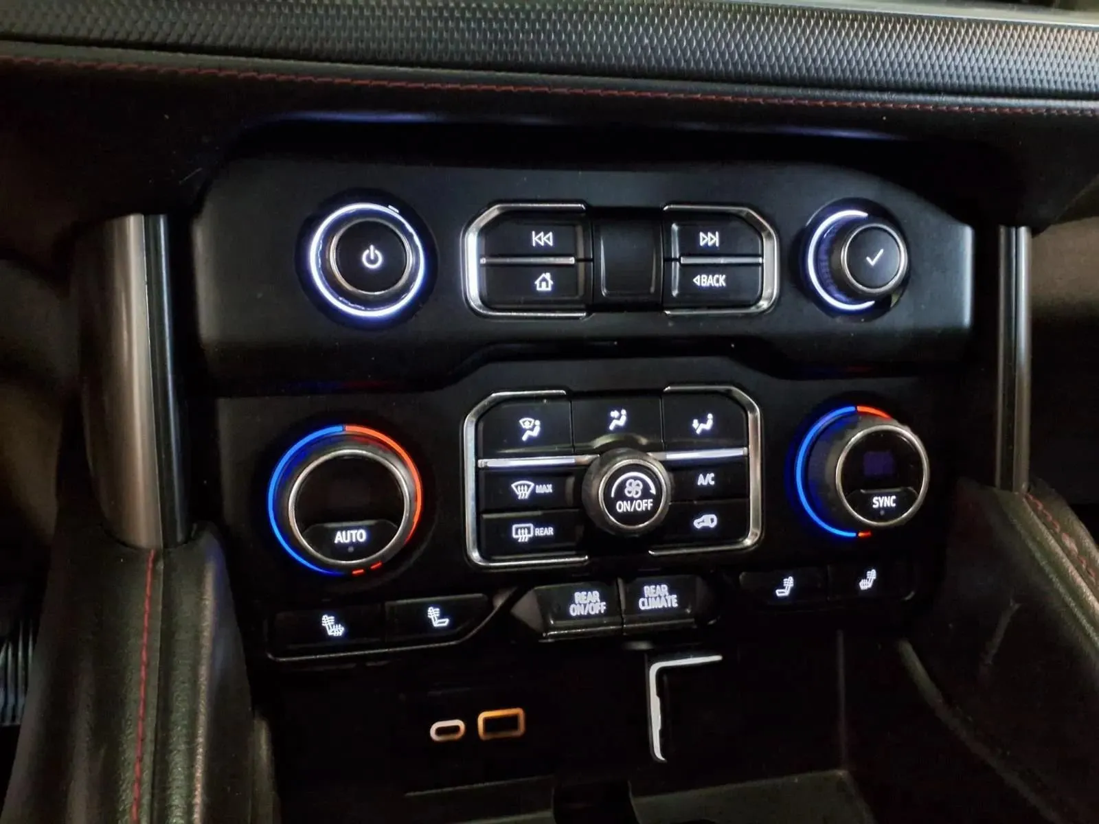 Chevrolet Suburban photo 26