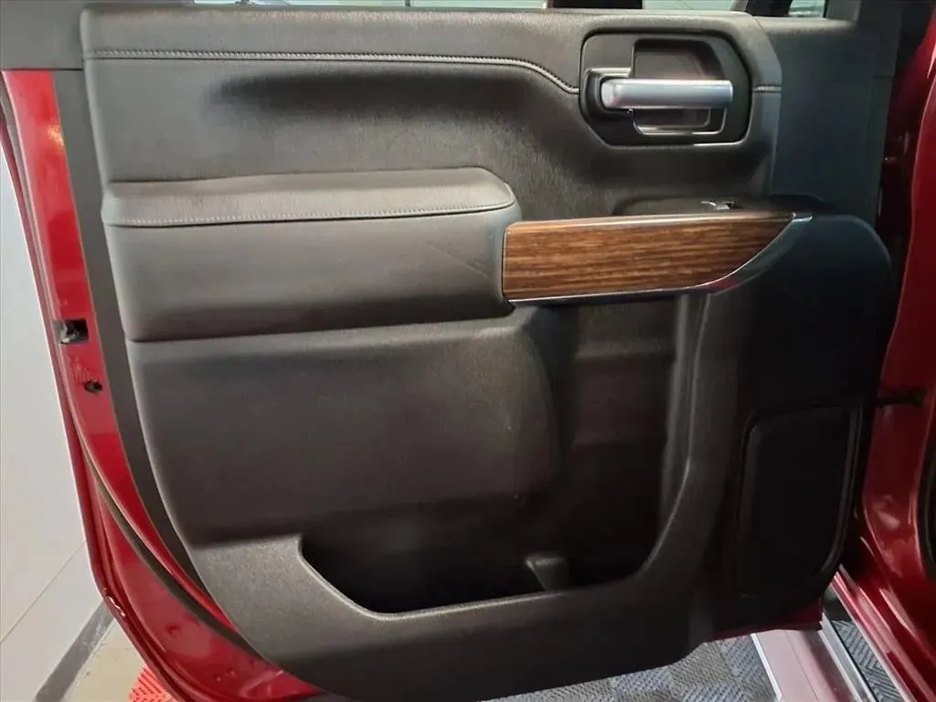 Chevrolet Silverado photo 13