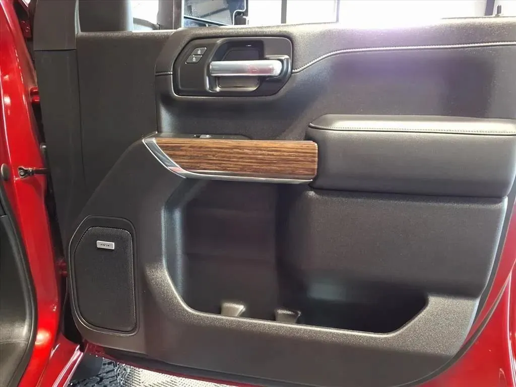 Chevrolet Silverado photo 11
