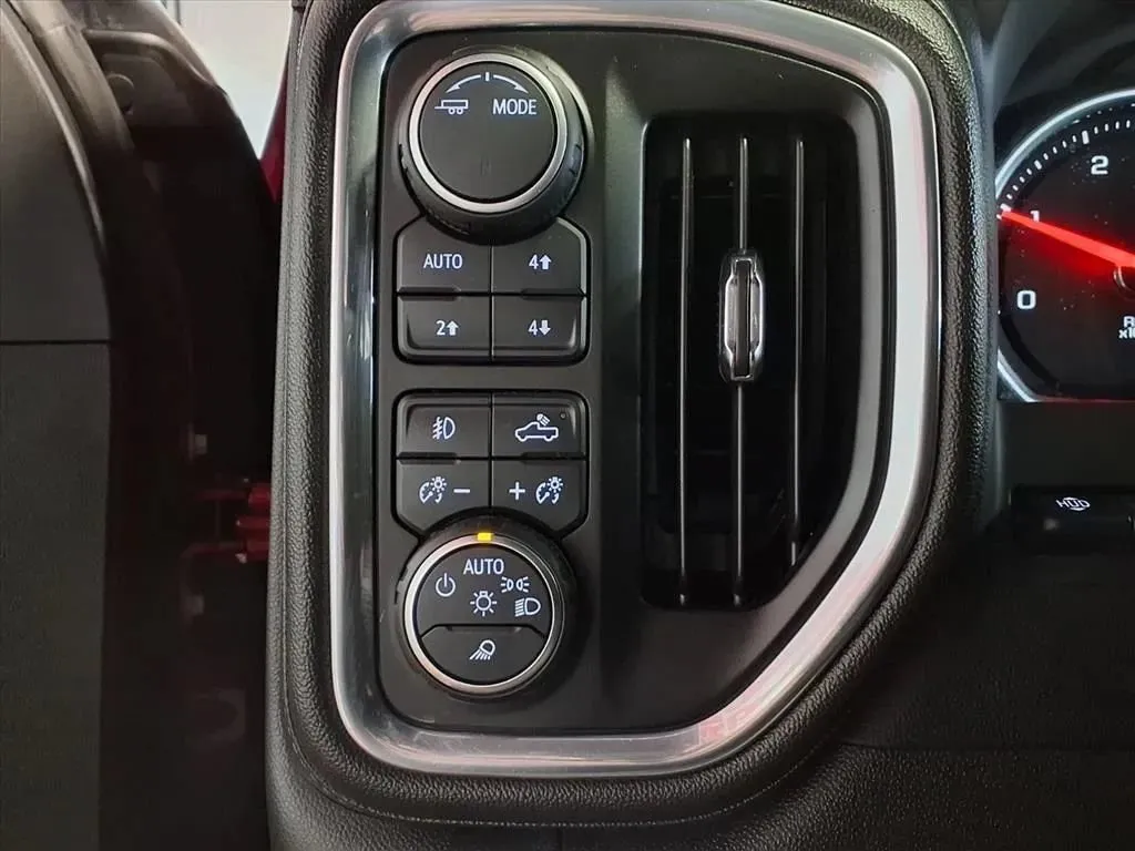 Chevrolet Silverado photo 17