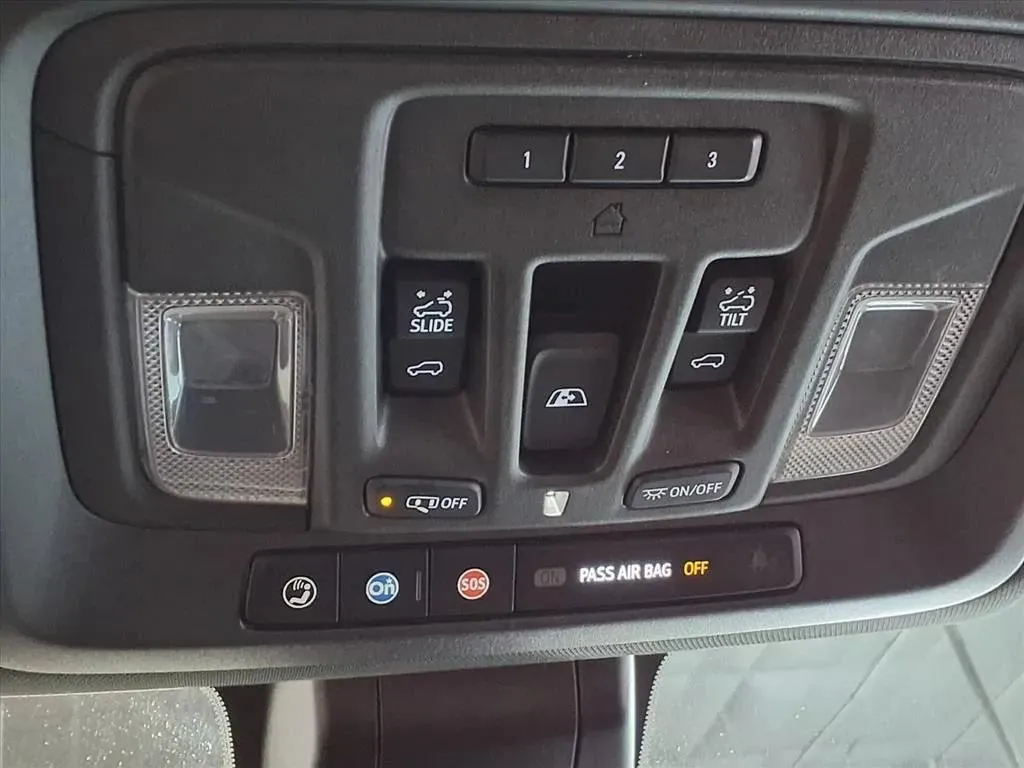 Chevrolet Silverado photo 23