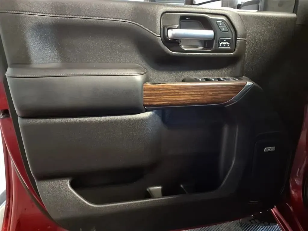 Chevrolet Silverado photo 15