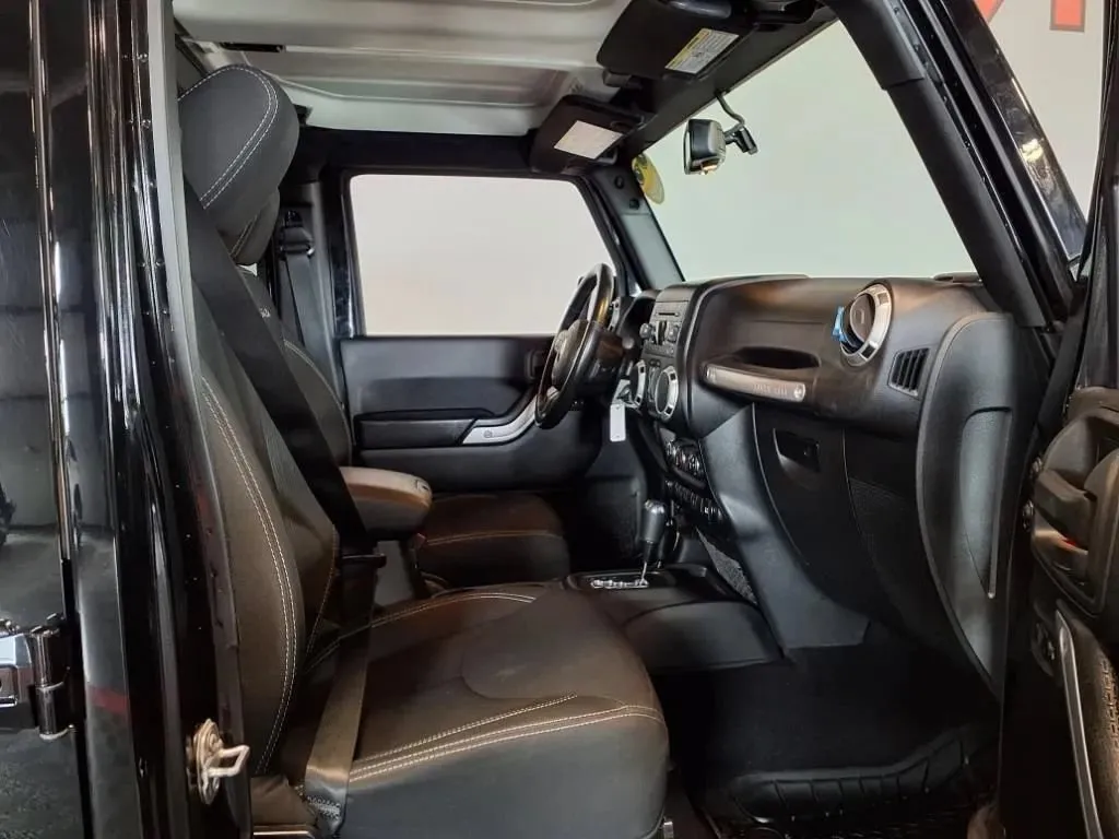 Jeep Wrangler photo 11