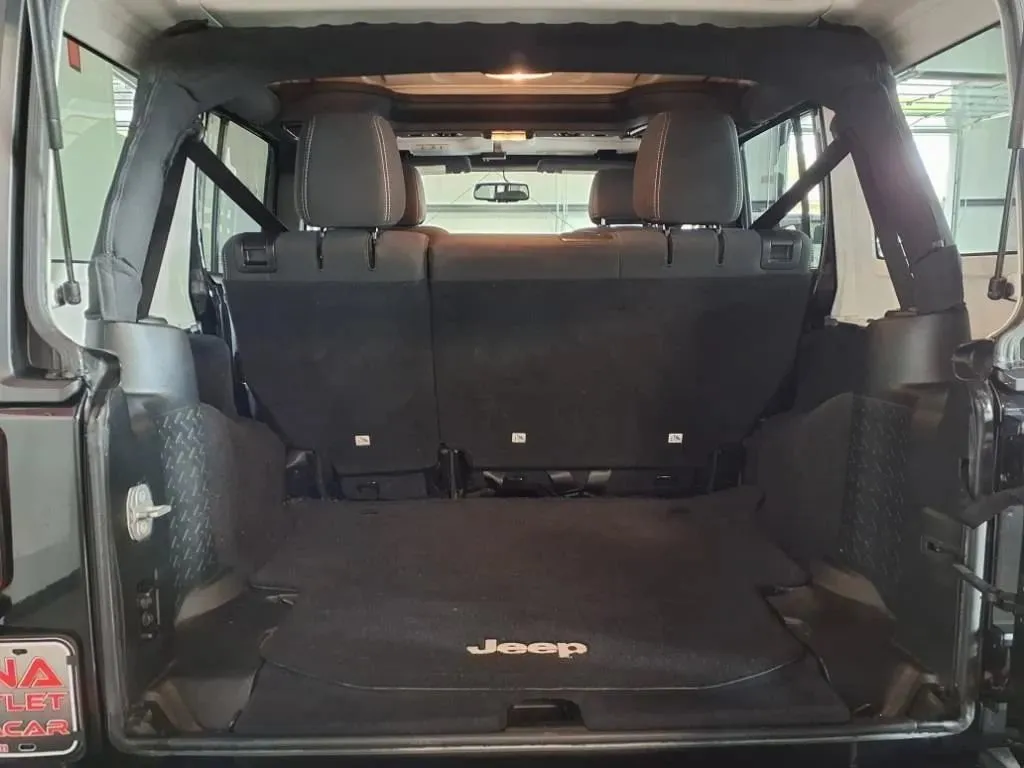 Jeep Wrangler photo 6