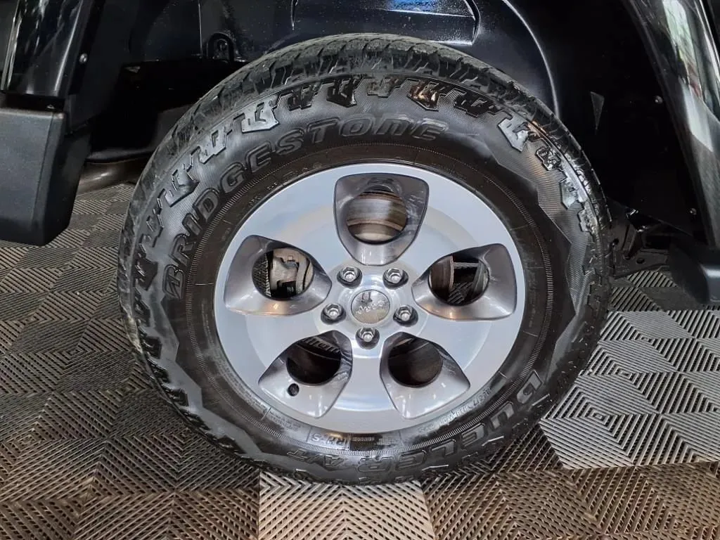 Jeep Wrangler photo 8
