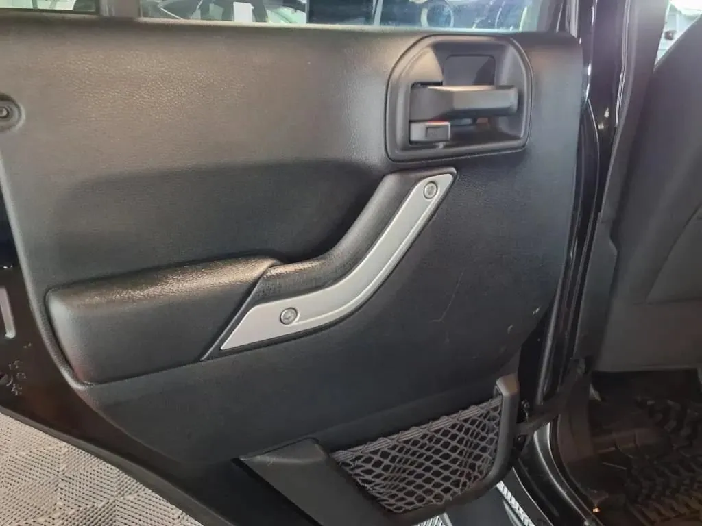 Jeep Wrangler photo 14