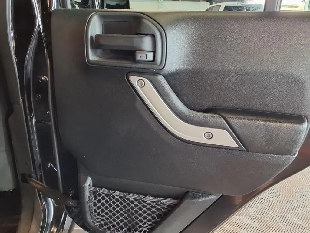 Jeep Wrangler photo 10