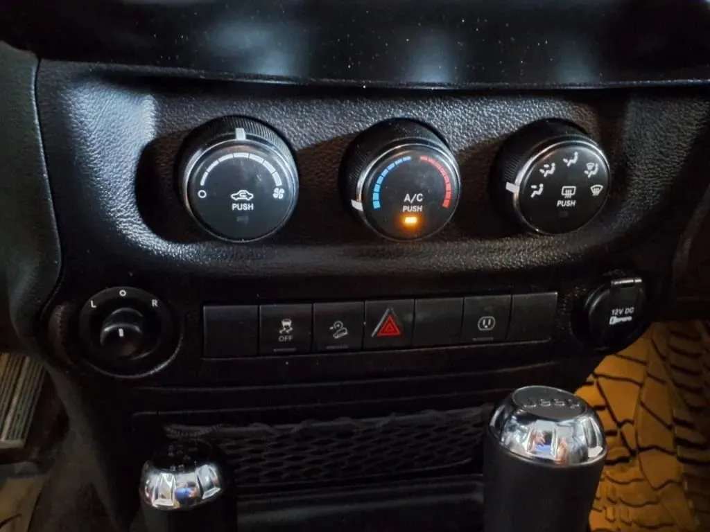 Jeep Wrangler photo 21