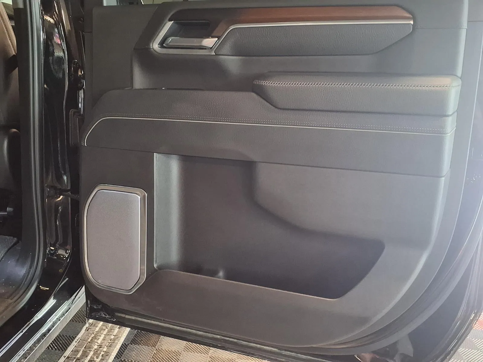 GMC Sierra photo 8