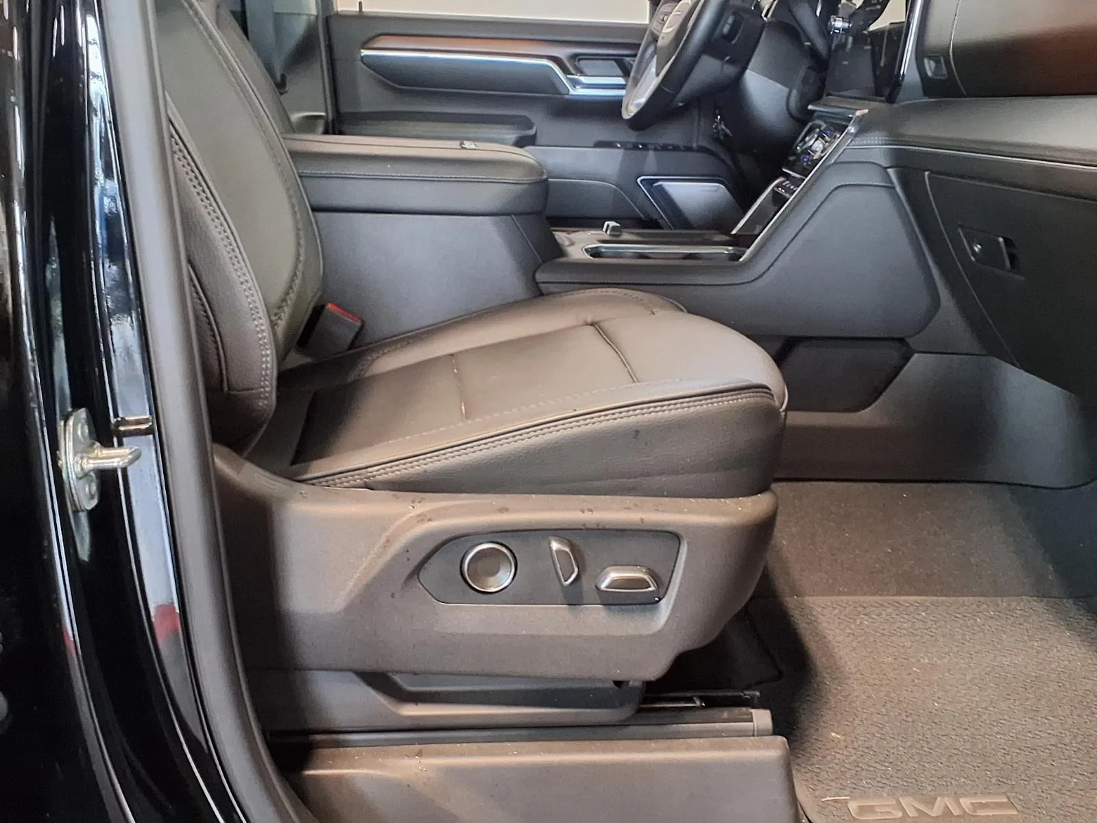 GMC Sierra photo 11