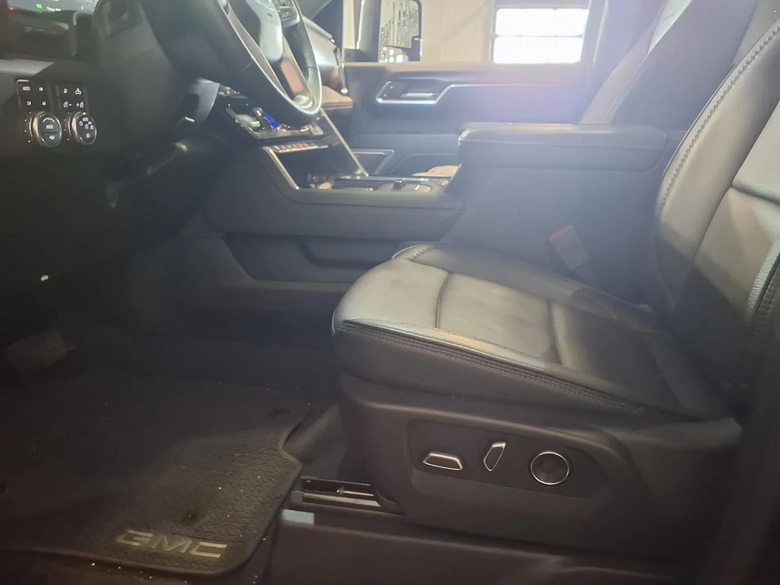 GMC Sierra photo 15