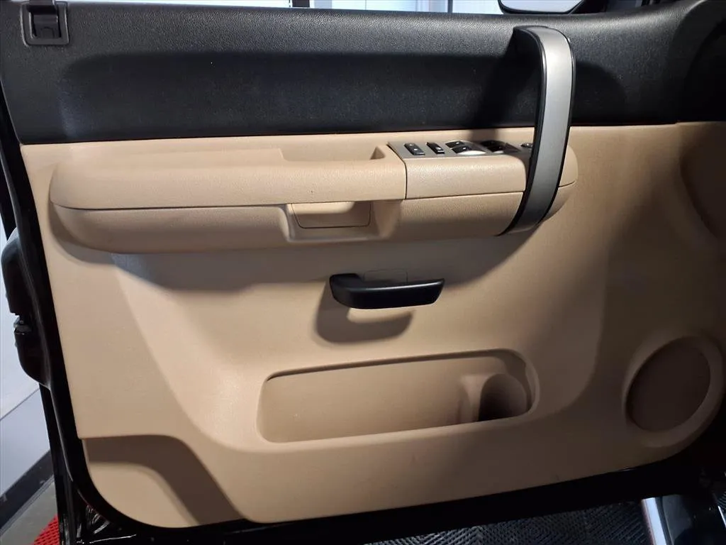 Chevrolet Silverado photo 17