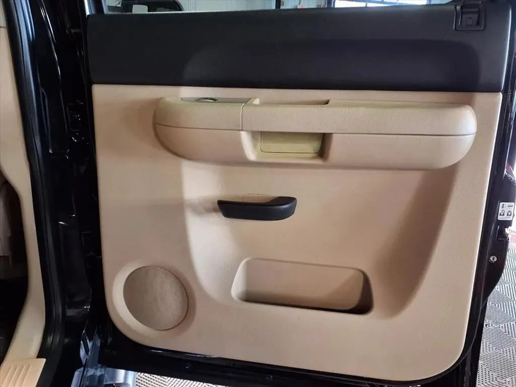 Chevrolet Silverado photo 11