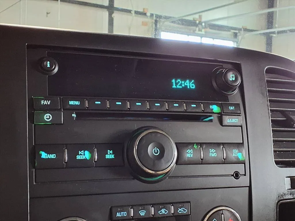 Chevrolet Silverado photo 21