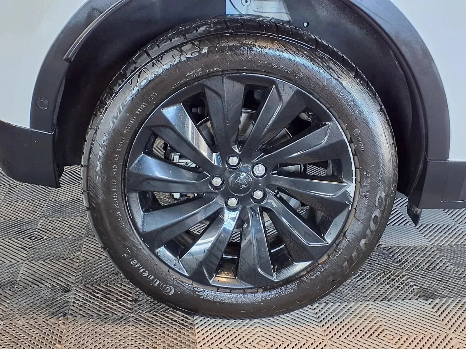 Jaguar E-PACE photo 8