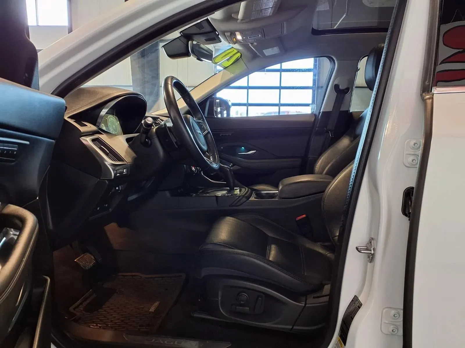 Jaguar E-PACE photo 15