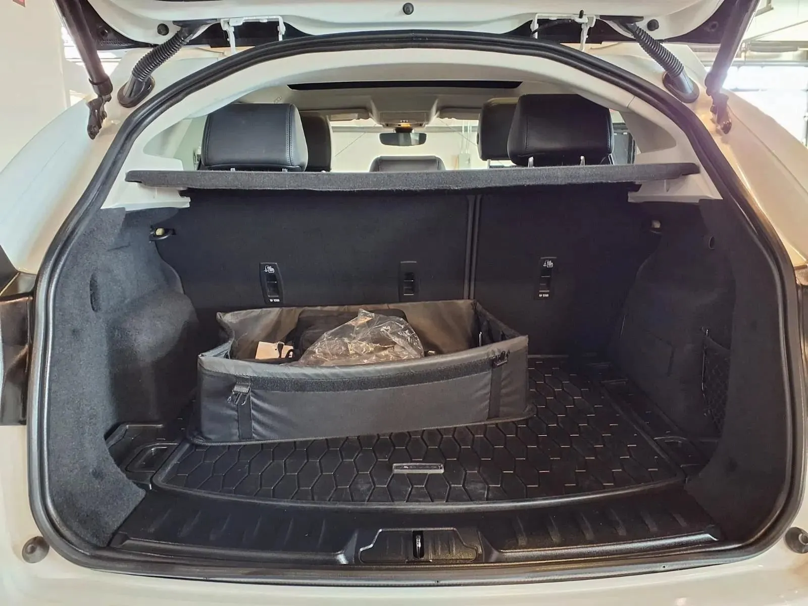 Jaguar E-PACE photo 5