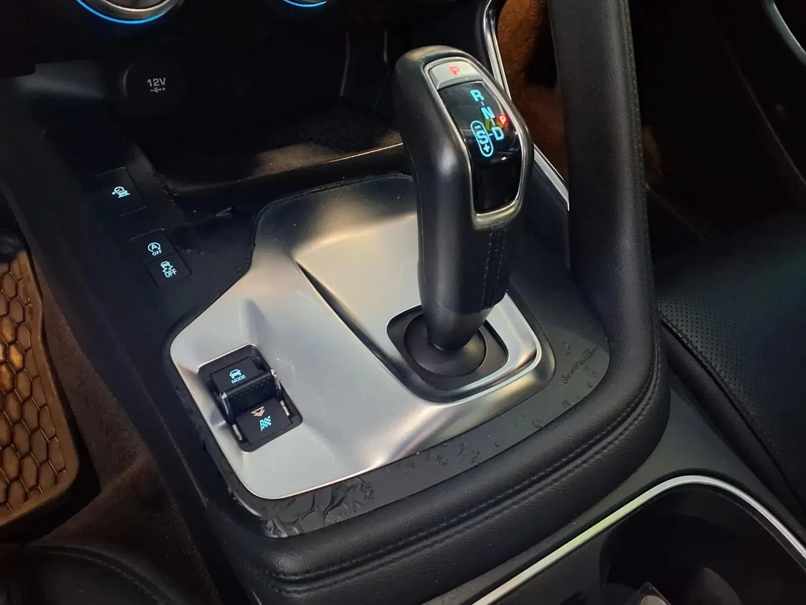 Jaguar E-PACE photo 21