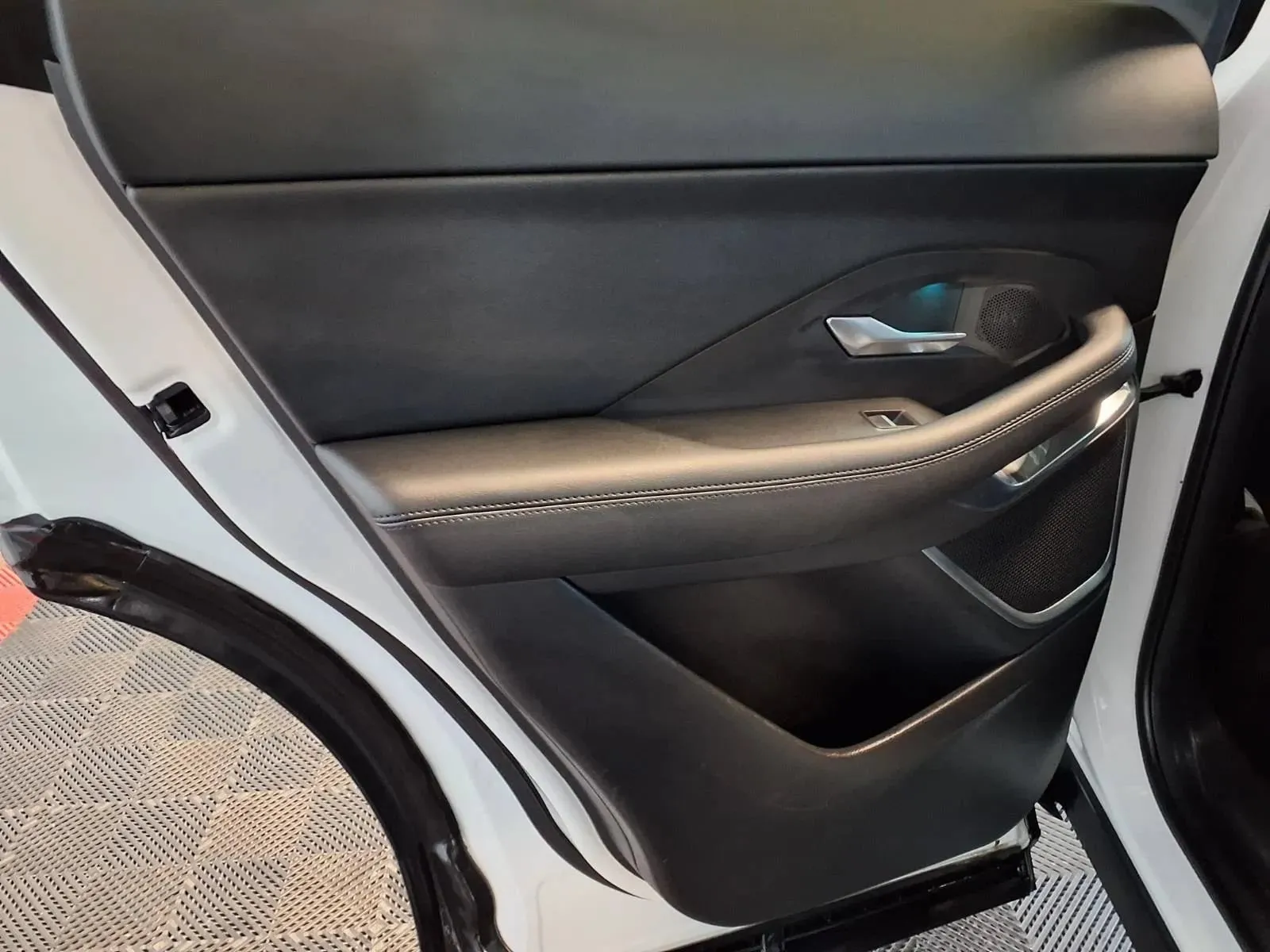Jaguar E-PACE photo 14