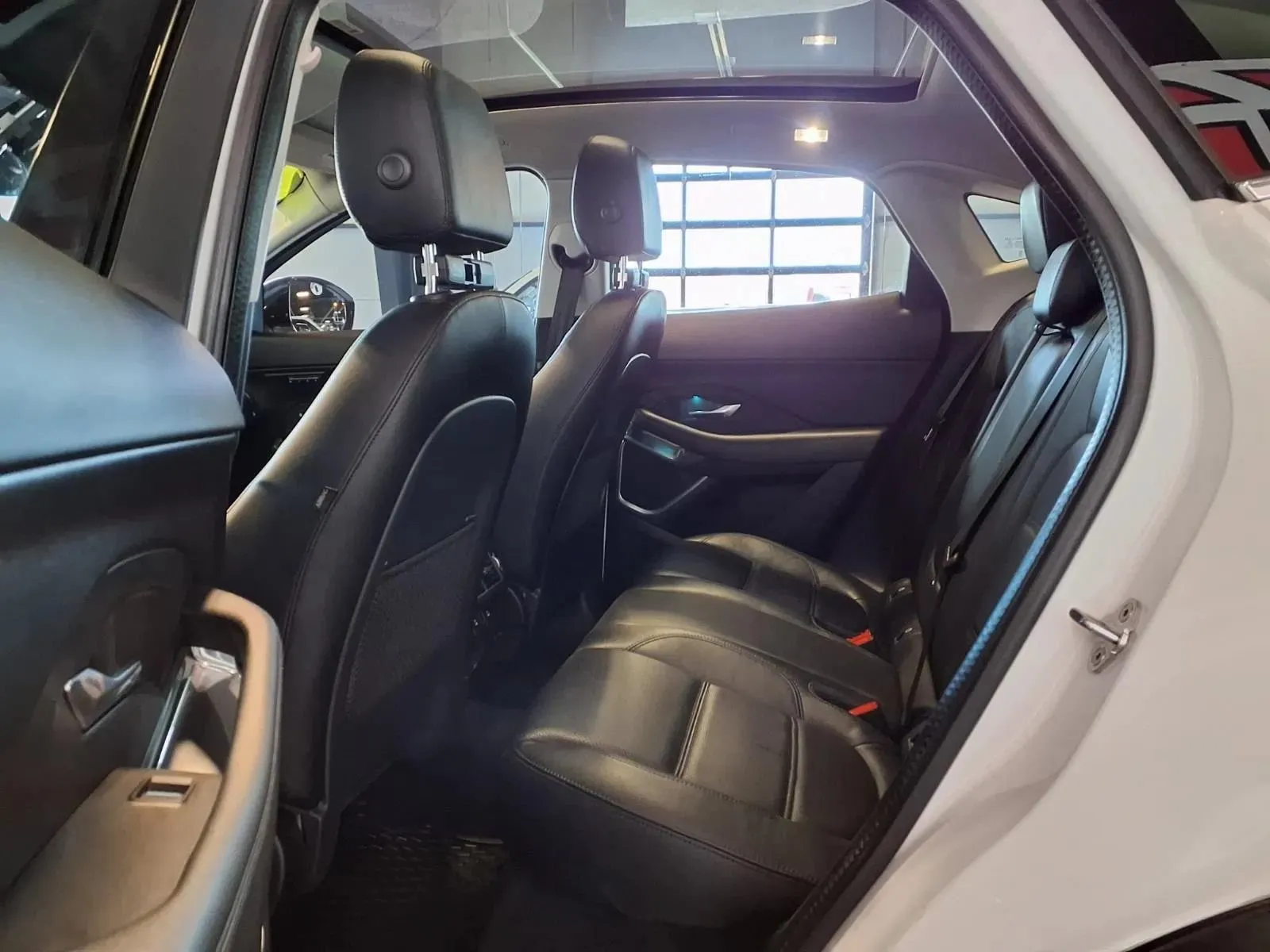Jaguar E-PACE photo 13