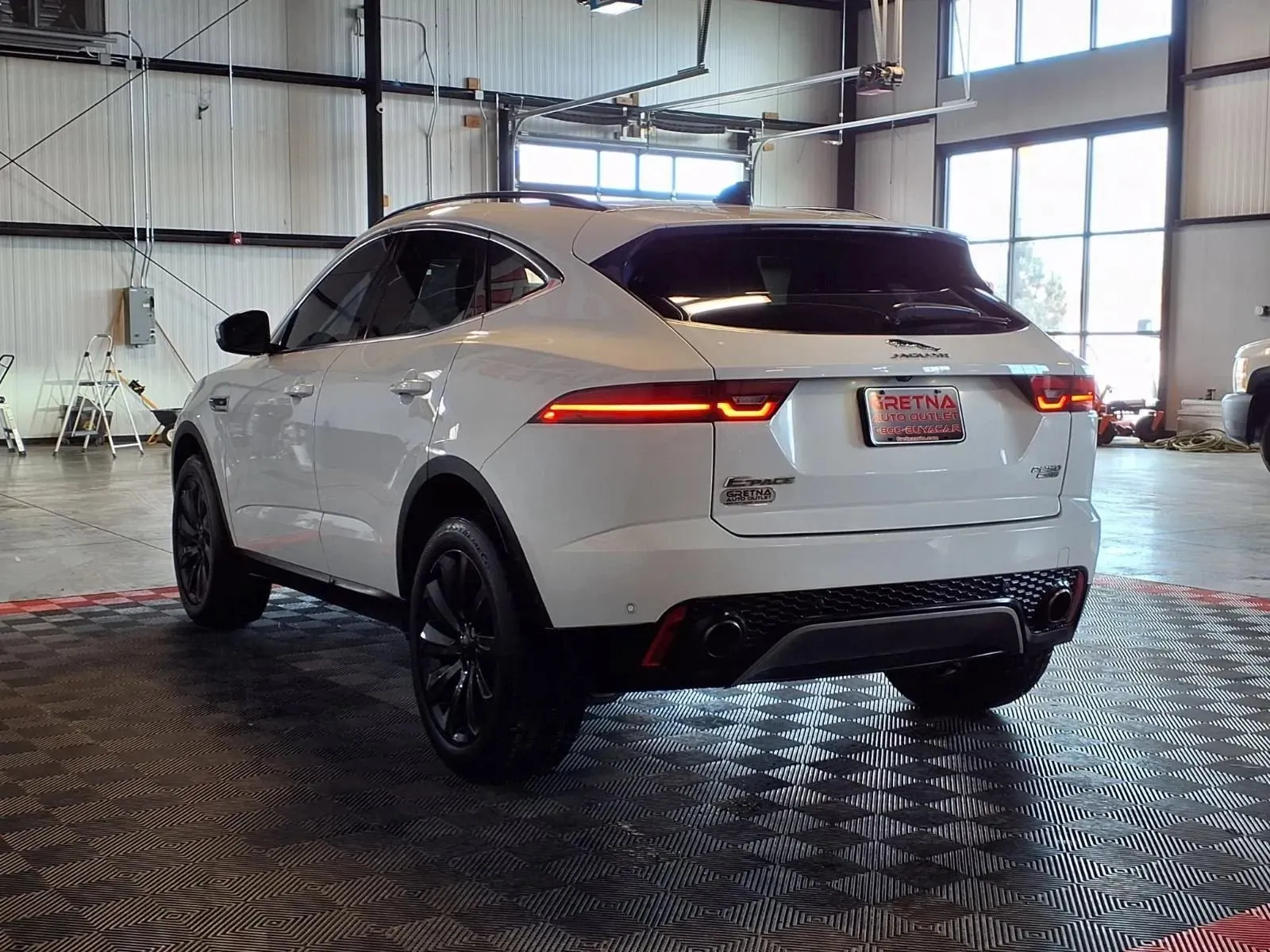Jaguar E-PACE photo 4