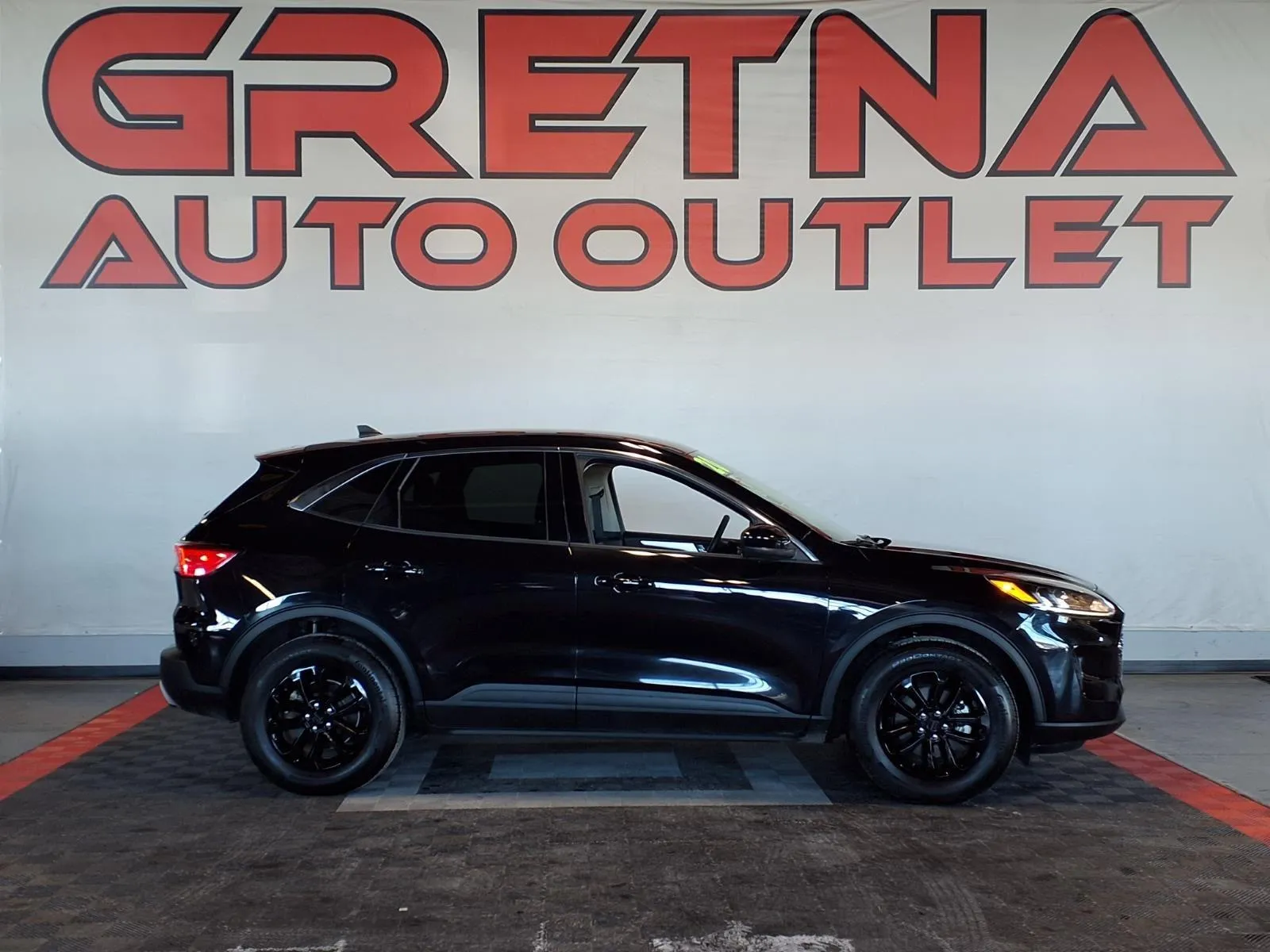 Black 2020 Ford Escape SE for sale in Gretna, NE