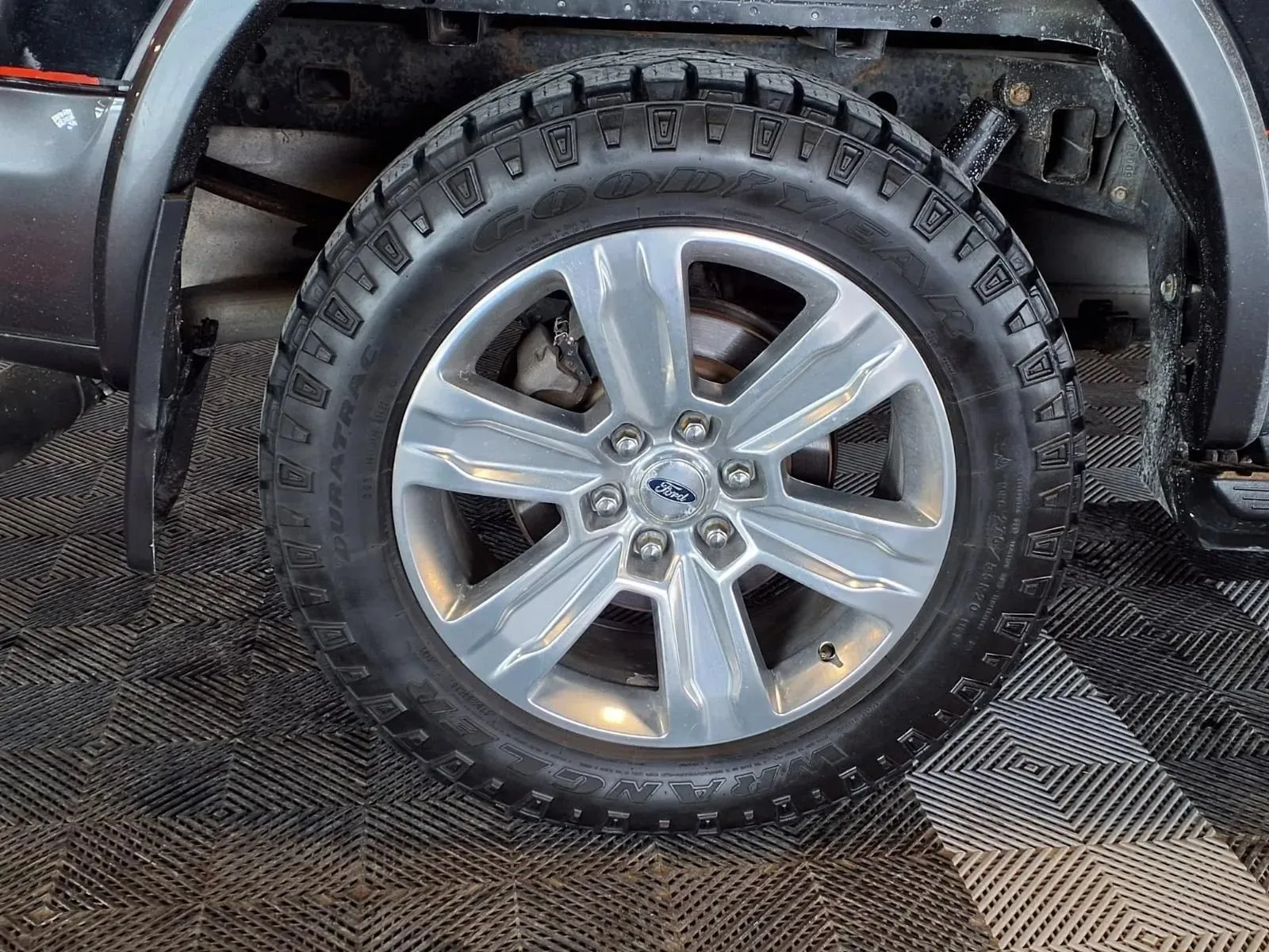Ford F-150 photo 8