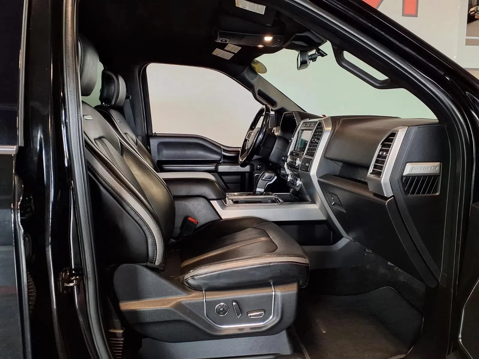 Ford F-150 photo 12