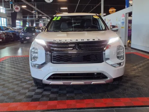 Photos of 2022 Mitsubishi Outlander SE for sale in Gretna, NE at Gretna Auto Outlet