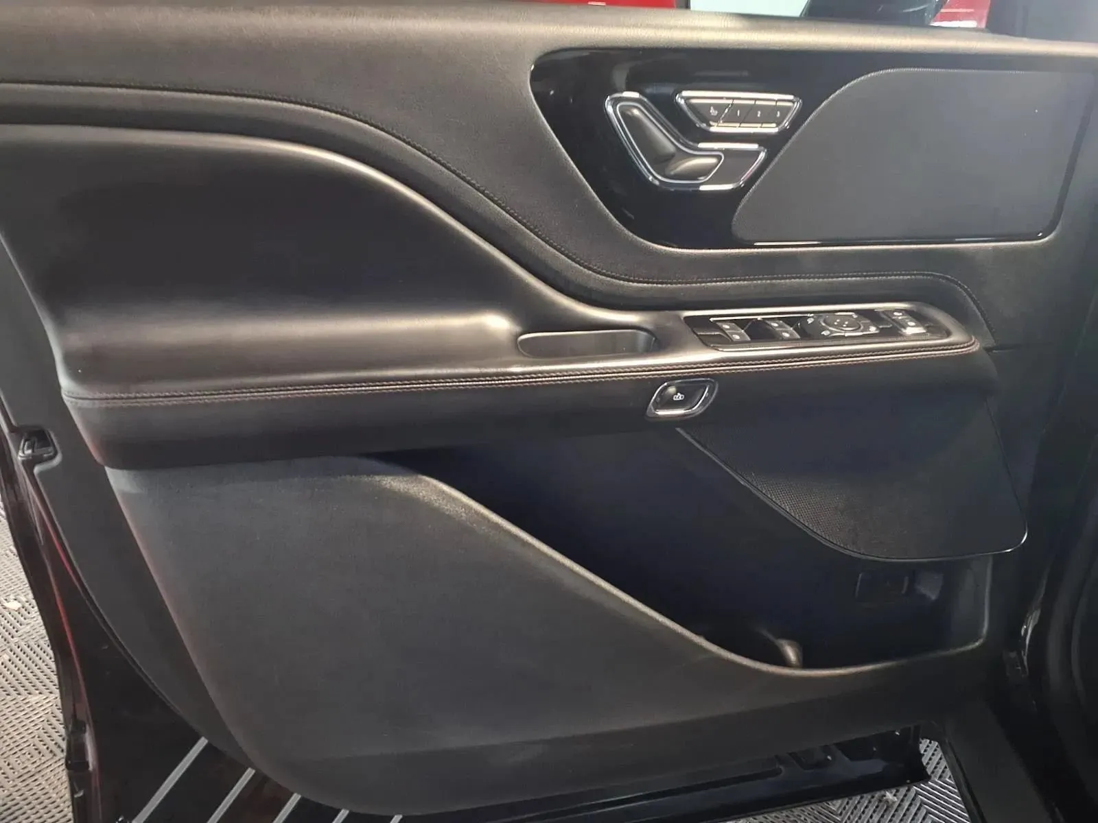 Lincoln Aviator photo 17