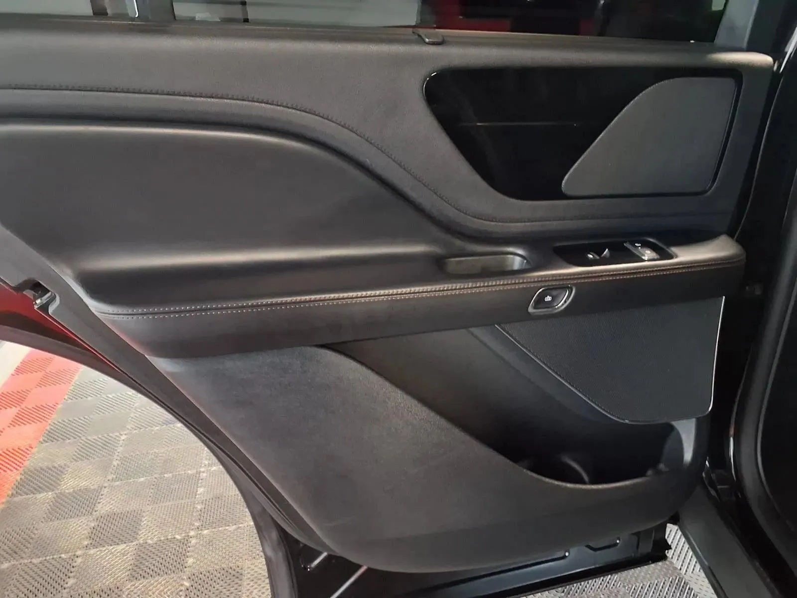 Lincoln Aviator photo 15