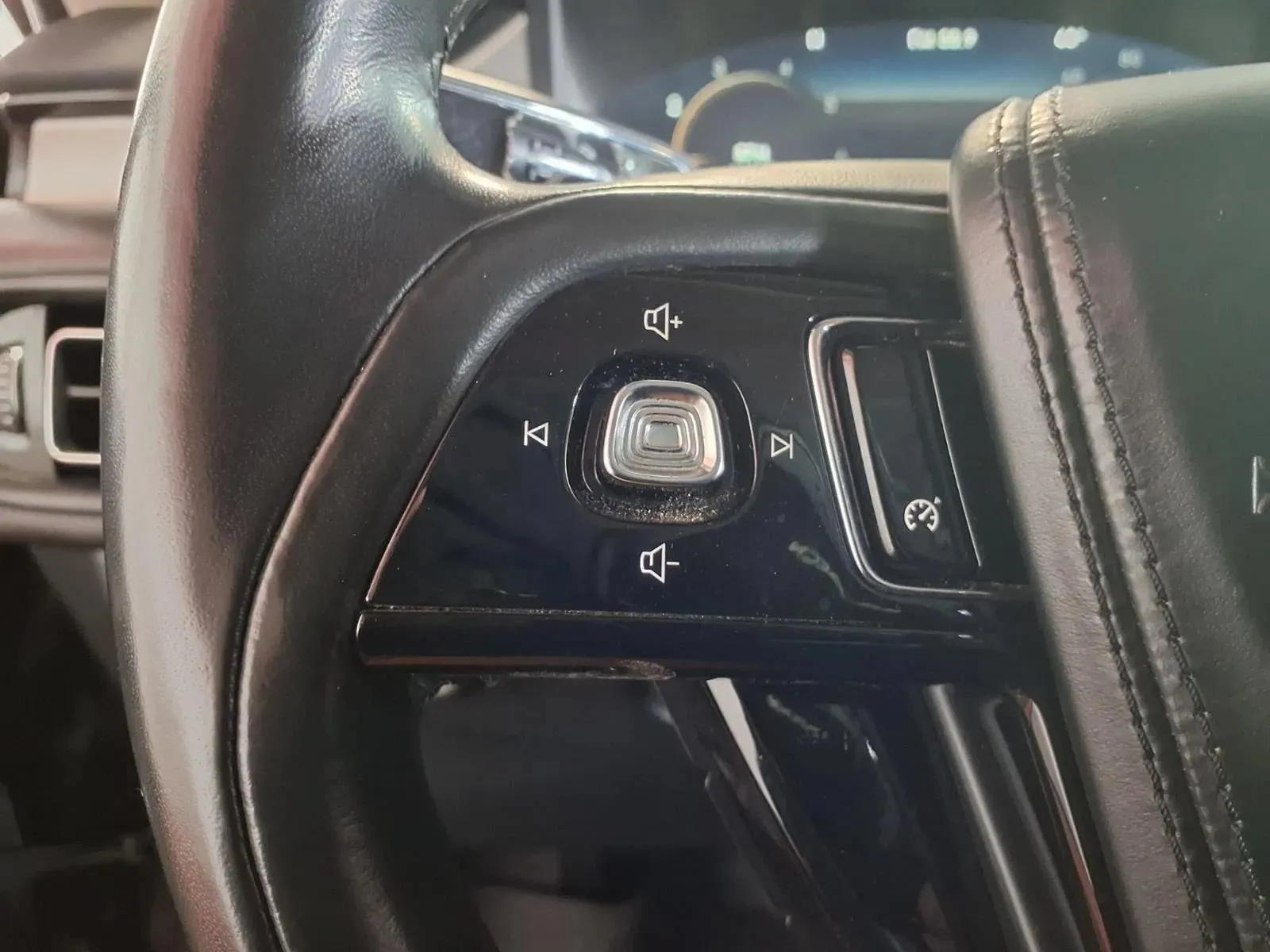 Lincoln Aviator photo 26