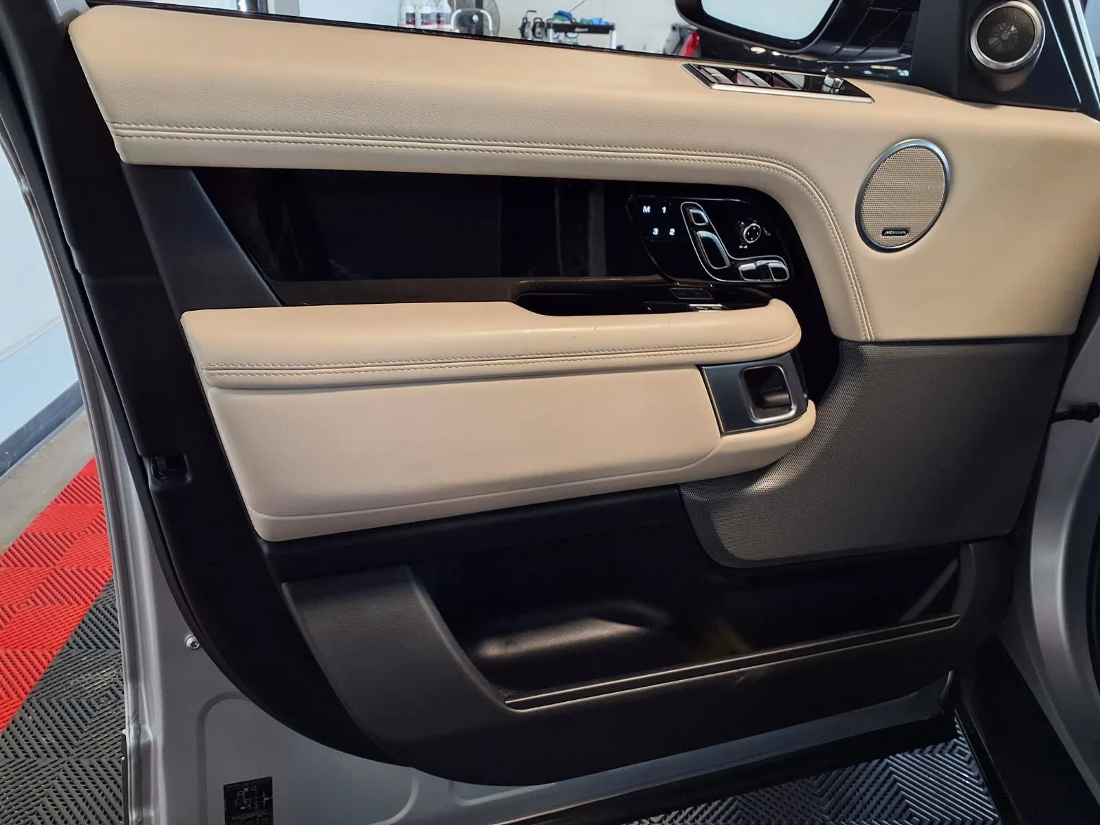 Land Rover Range Rover photo 17